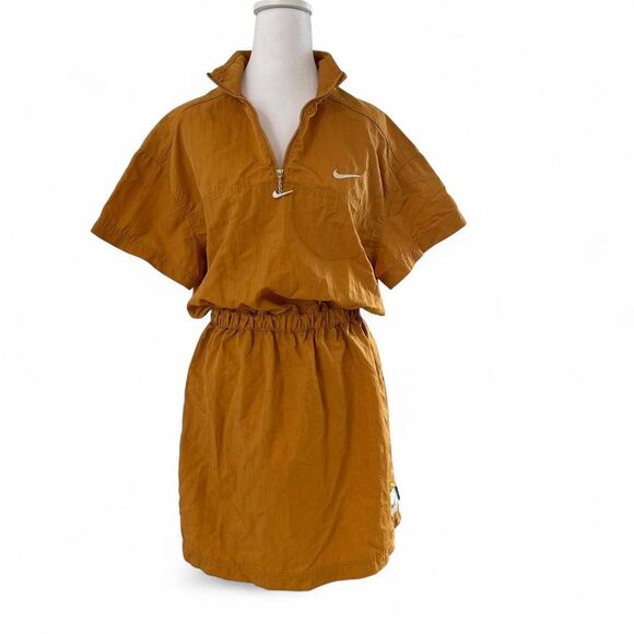 Nike  Swoosh 1/4 Zip Woven dress - Picture 1 of 8